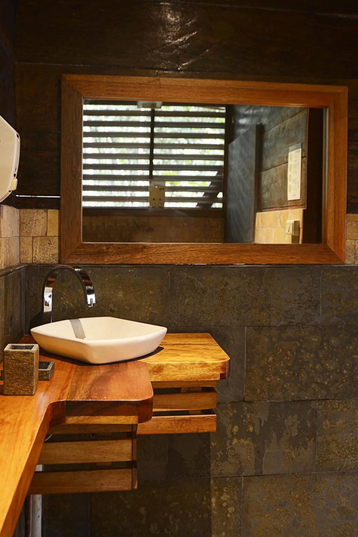 Jamu Lodge Puerto Montufar Εξωτερικό φωτογραφία